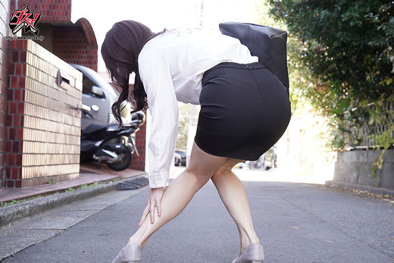 【弥生みづき】NTRマッサージ！結婚目前の社会人1年目女子が快楽に抗えず堕ちるのがエロすぎる！|dass00409