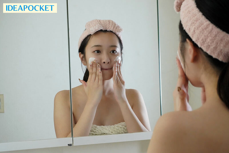 【花守夏歩】朝起きたらノーパンノーブラの幼馴染と添い寝！？俺が全く覚えていない昨晩のSEXが忘れられない女友達に 乳首こねくり回され痴女られ1日中イカされ続けた… 花守夏歩